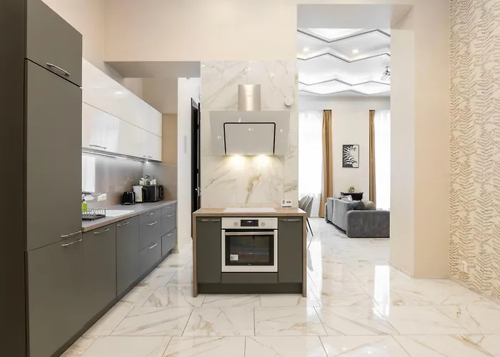 Extravagant & Modern Grand In The Center Of