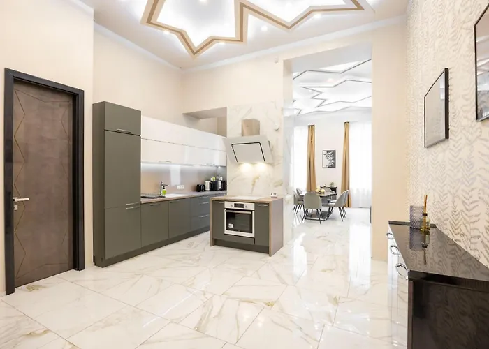 Extravagant & Modern Grand In The Center Of *