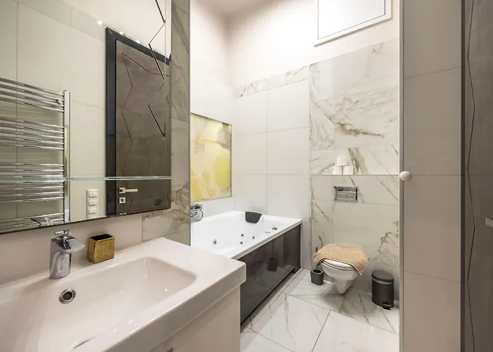 Extravagant & Modern Grand In The Center Of *