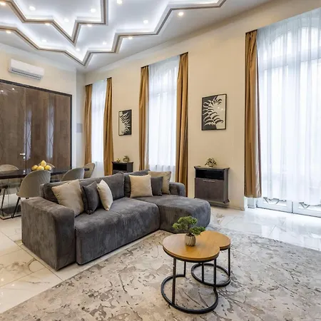 Extravagant & Modern Grand In The Center Of * Budapest