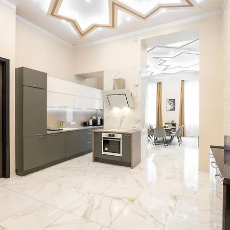 Extravagant & Modern Grand In The Center Of *