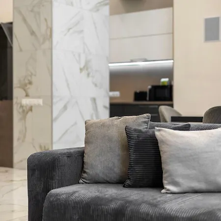 Extravagant & Modern Grand In The Center Of Apartman