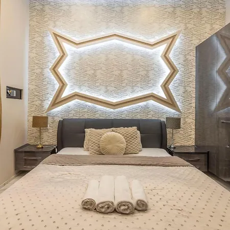 Extravagant & Modern Grand In The Center Of Appartement