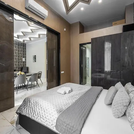Extravagant & Modern Grand In The Center Of Budapest
